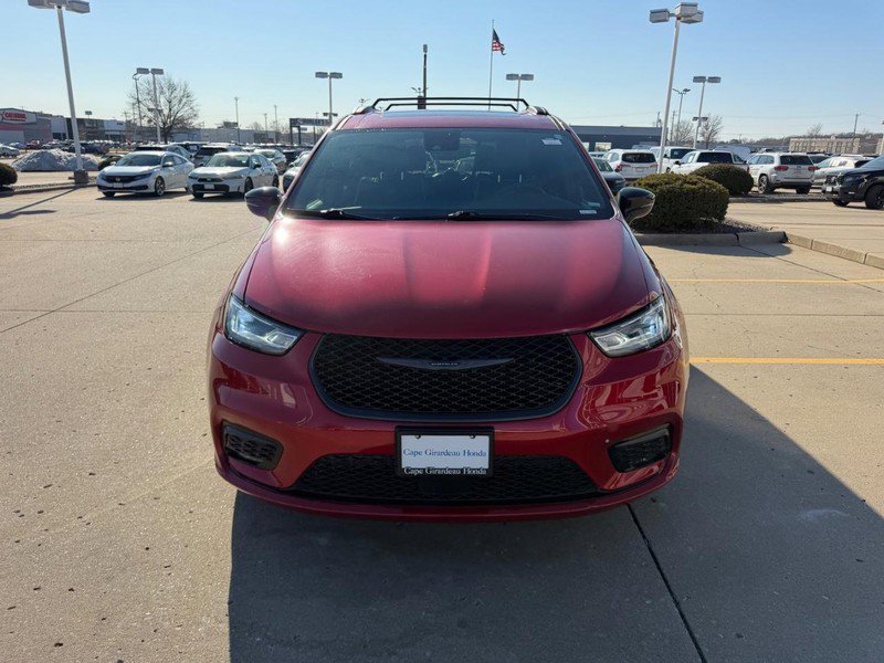 Used 2025 Chrysler Pacifica Limited FWD image 8