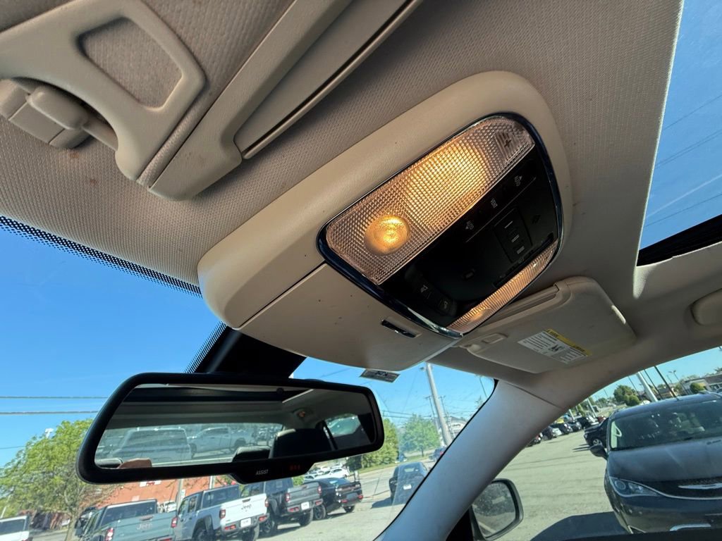 Used 2016 Chrysler 300 C image 22