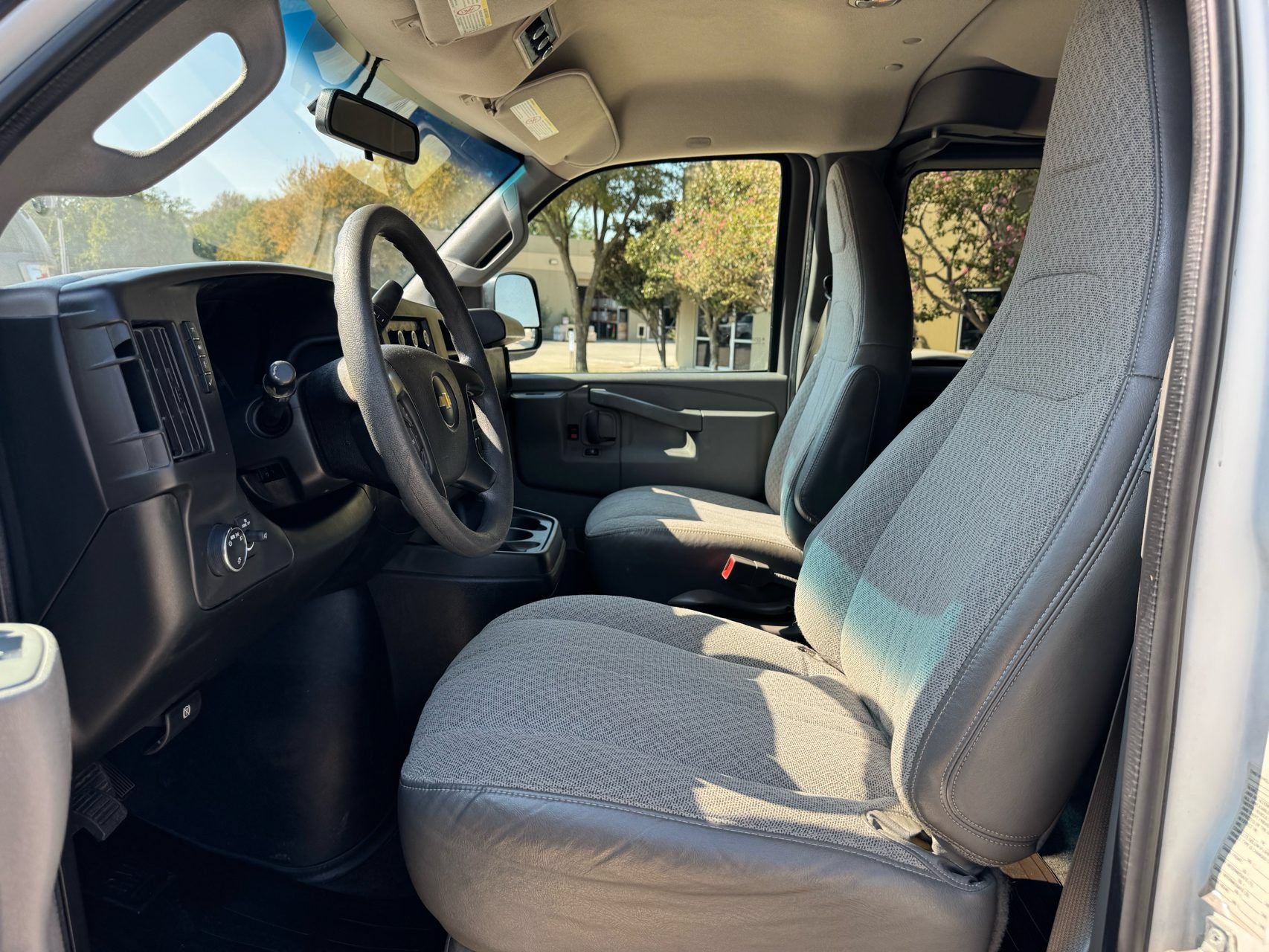 Used 2016 Chevrolet Express 3500 LT w/ LT Preferred Equipment Group RWD image 5