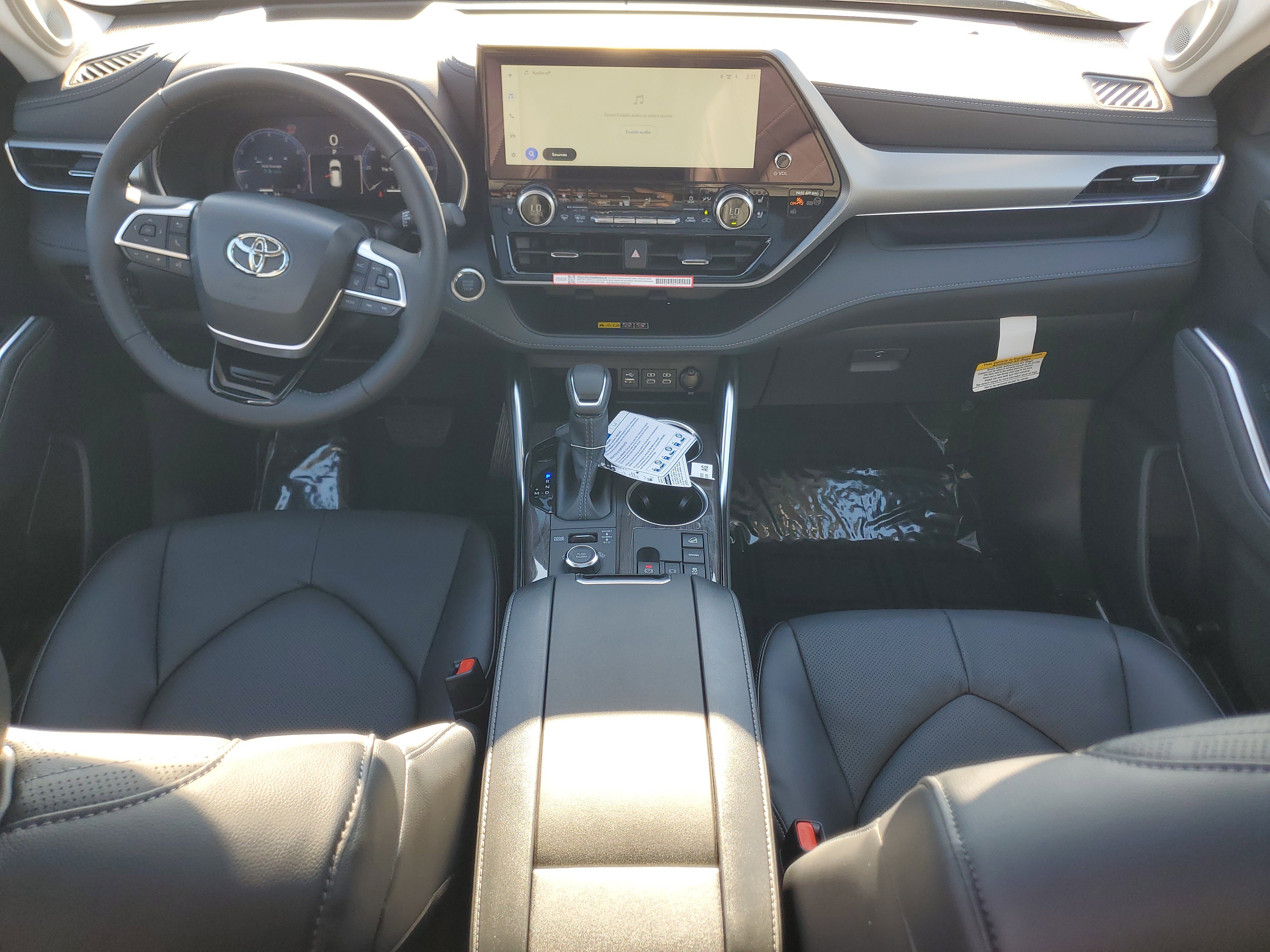 New 2025 Toyota Highlander Platinum image 16