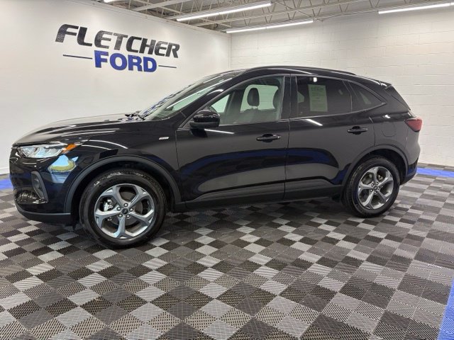 Used 2025 Ford Escape ST-Line Select AWD/4WD image 3