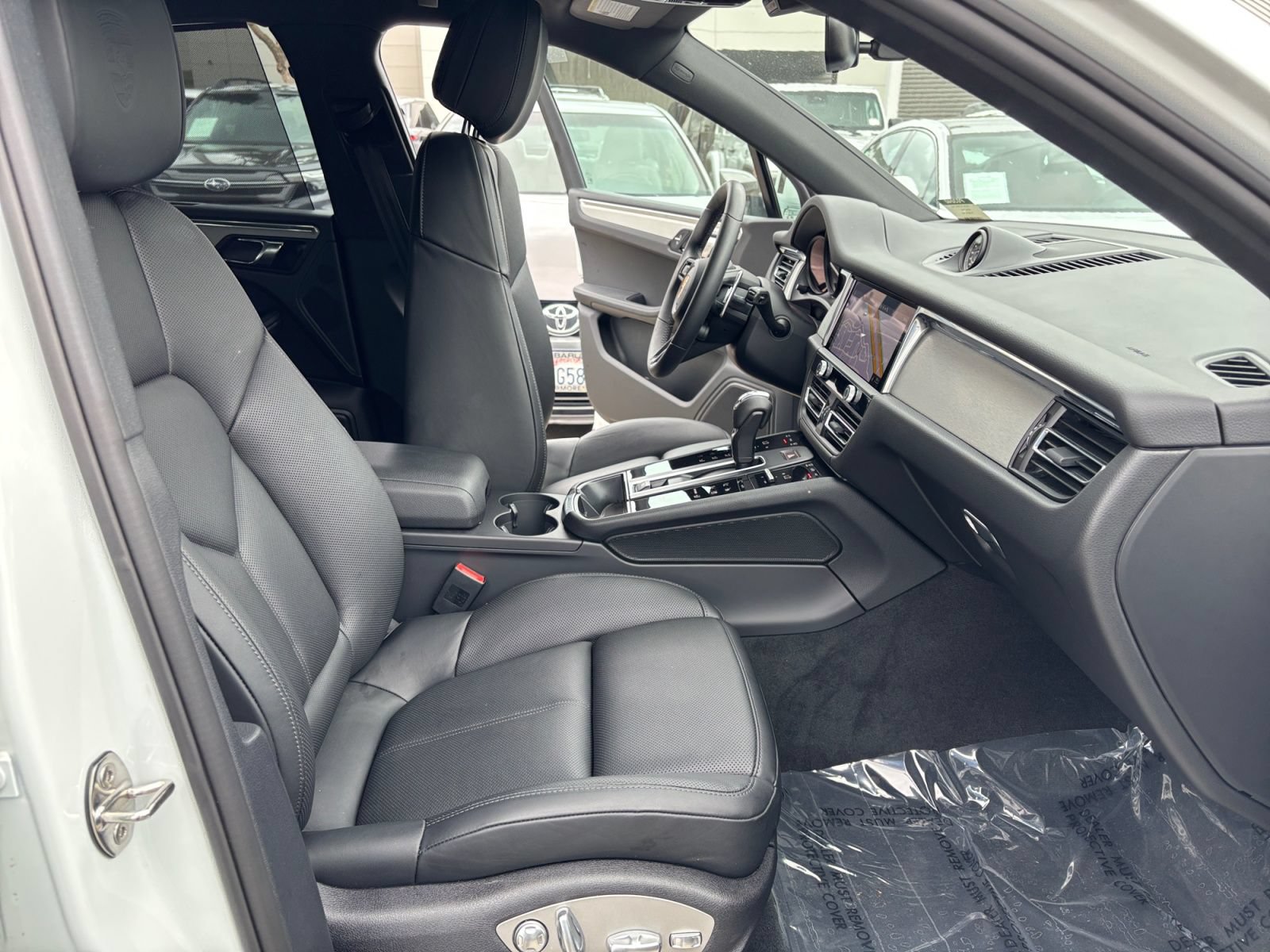 Used 2026 Porsche Macan AWD/4WD image 17