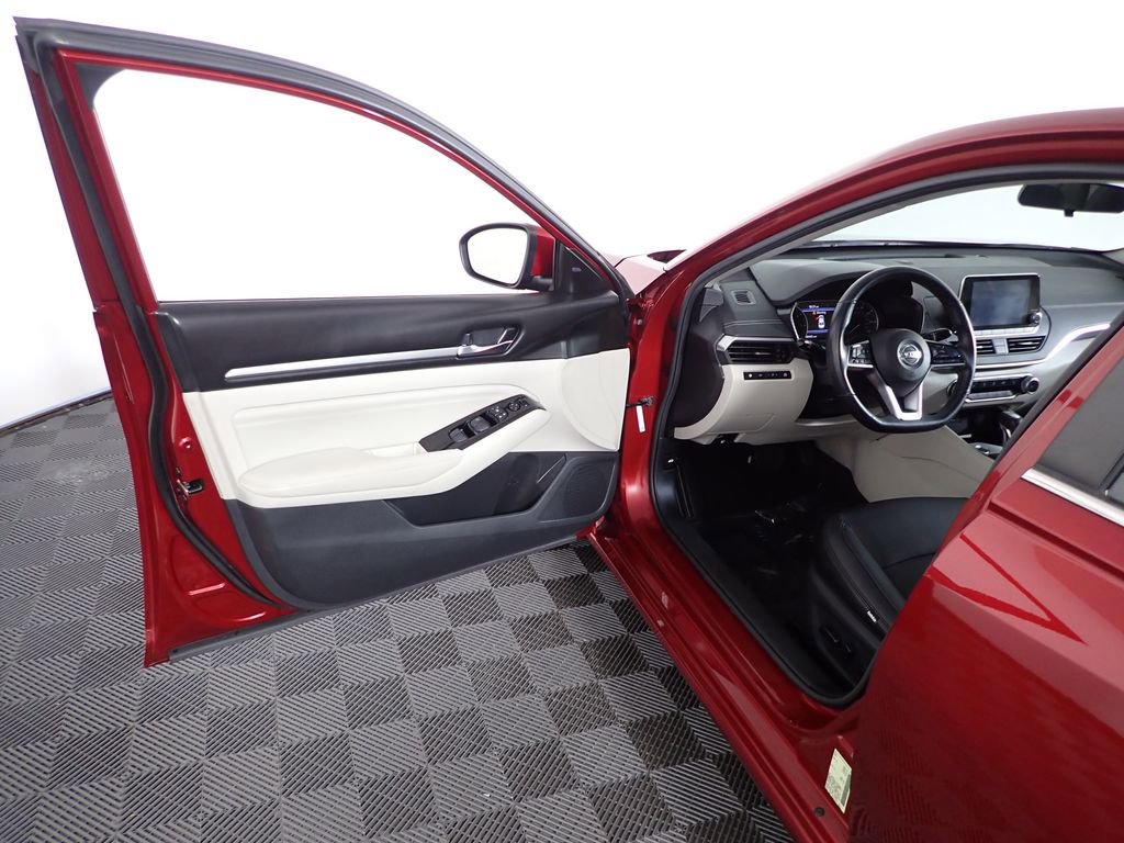 Used 2021 Nissan Altima 2.5 SV w/ SV Premium Package FWD image 21