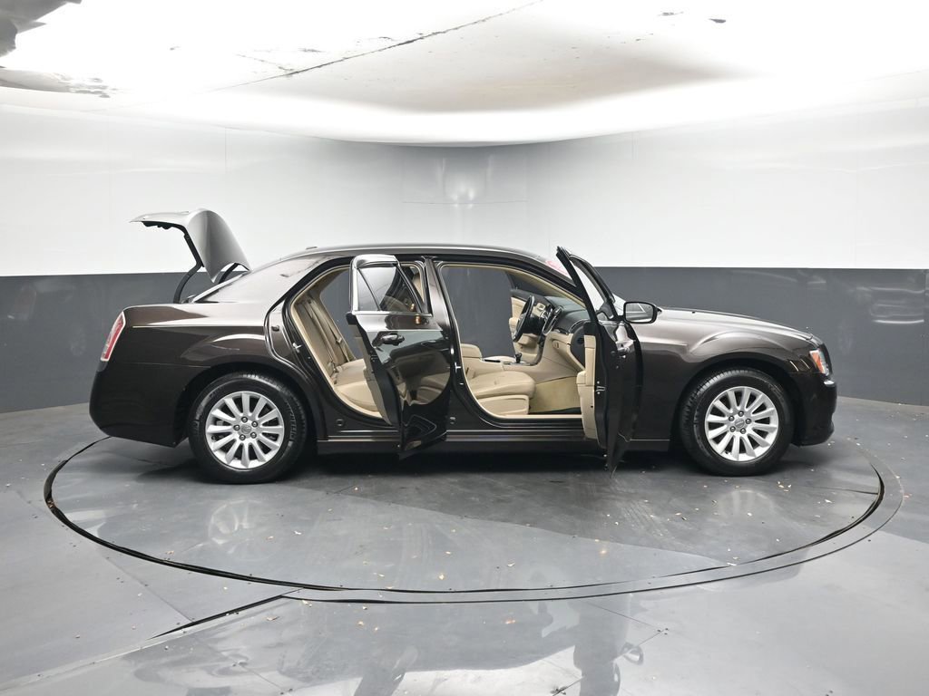 Used 2013 Chrysler 300 Base image 47