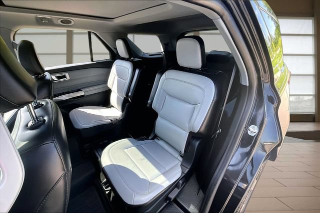 Used 2021 Ford Explorer XLT w/ Equipment Group 202A AWD/4WD image 26