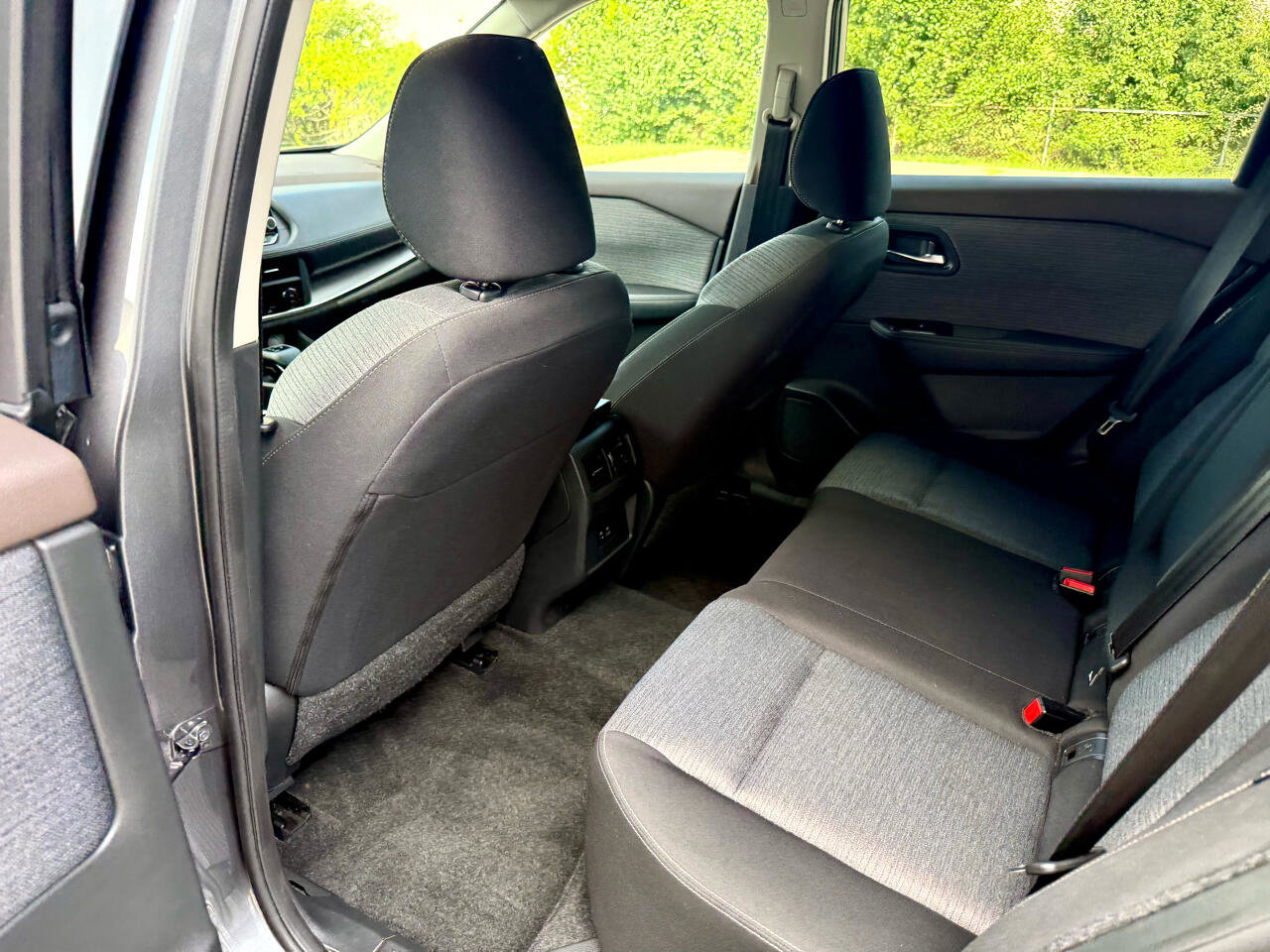 Used 2023 Nissan Rogue SV image 30