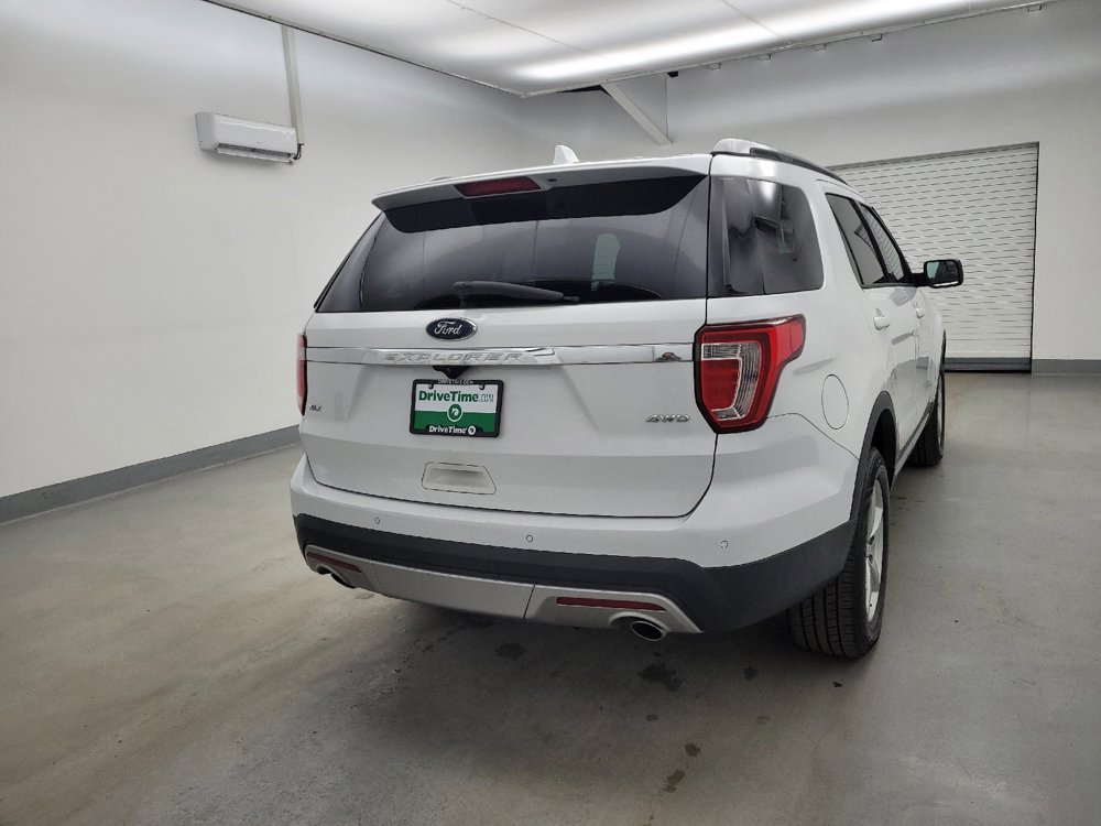 Used 2017 Ford Explorer XLT image 7