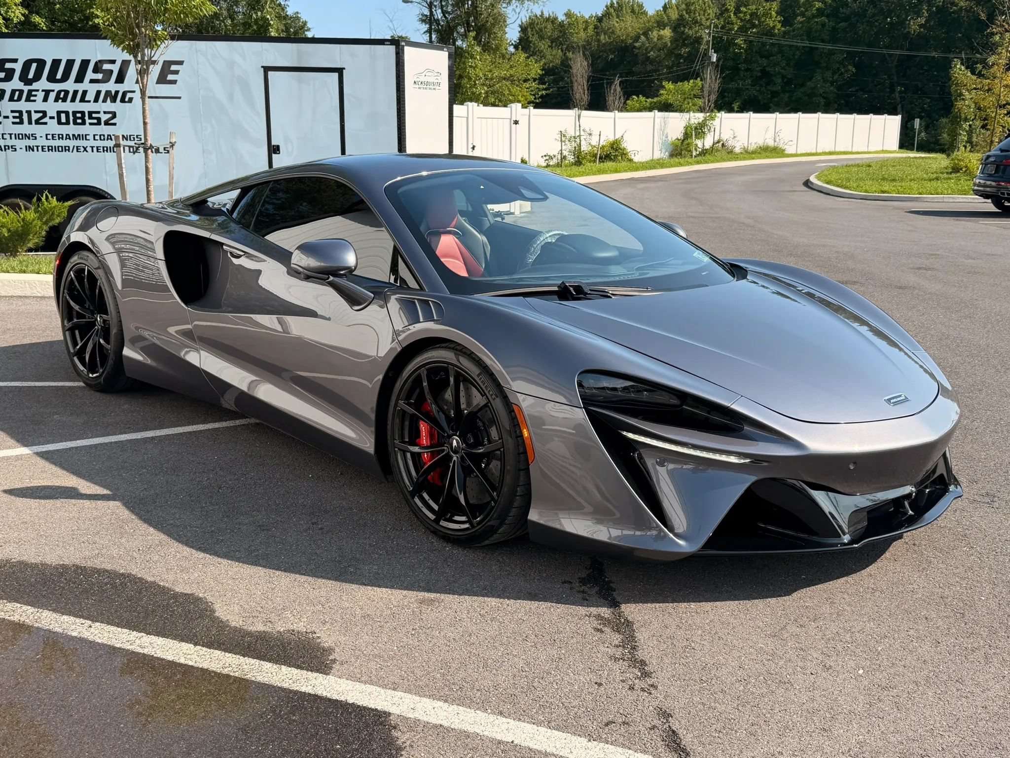 Used 2023 McLaren Artura RWD image 7