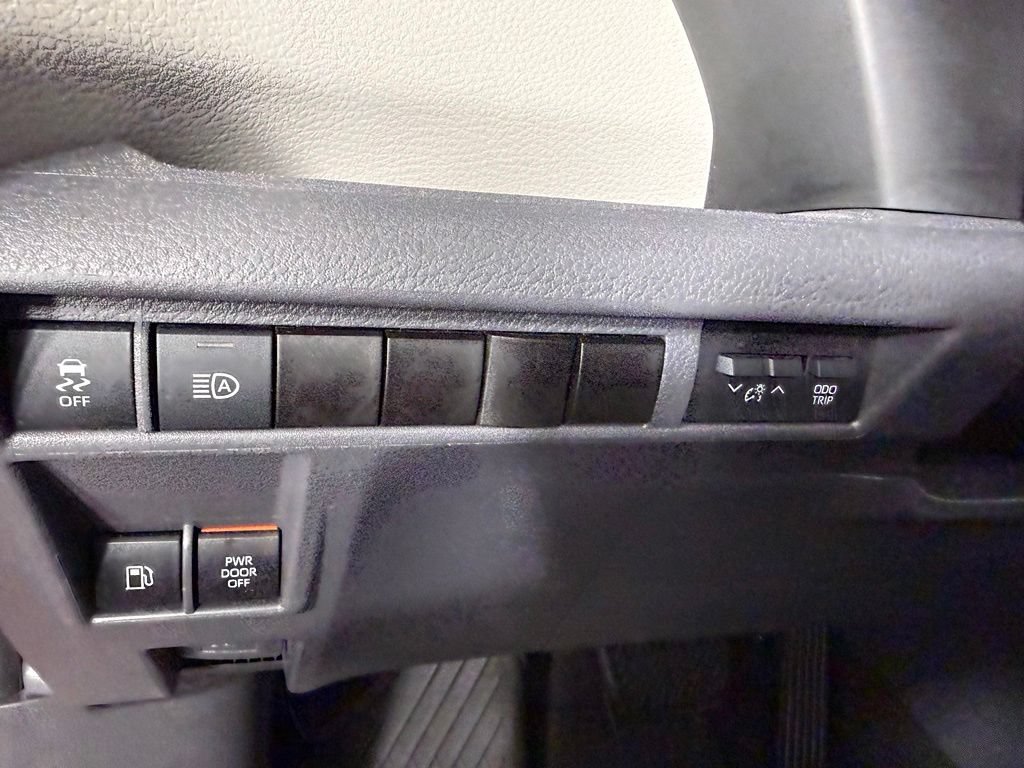 Used 2021 Toyota Sienna LE w/ LE Plus Package FWD image 25