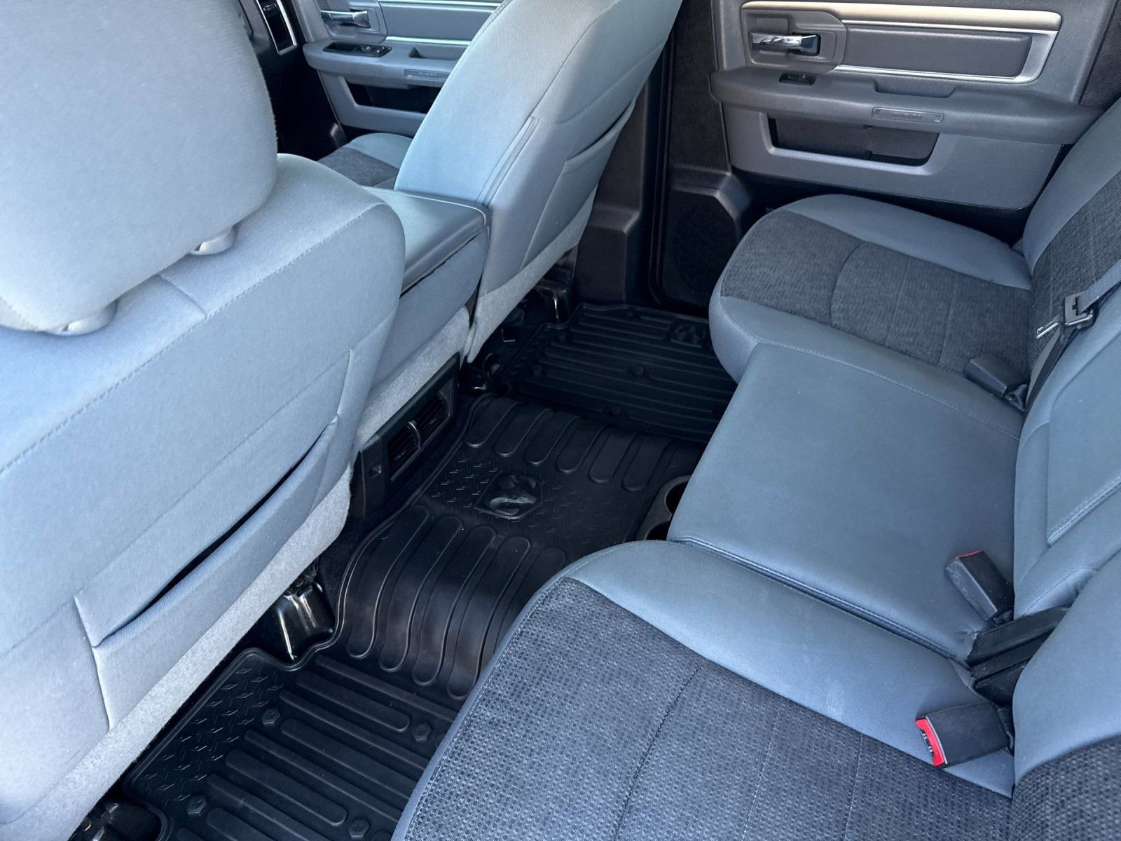 Used 2015 RAM 1500 Outdoorsman image 13
