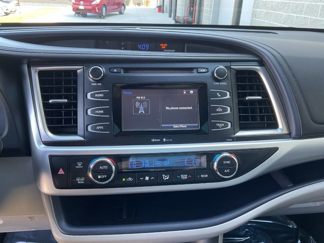 Used 2015 Toyota Highlander Plus AWD/4WD image 21