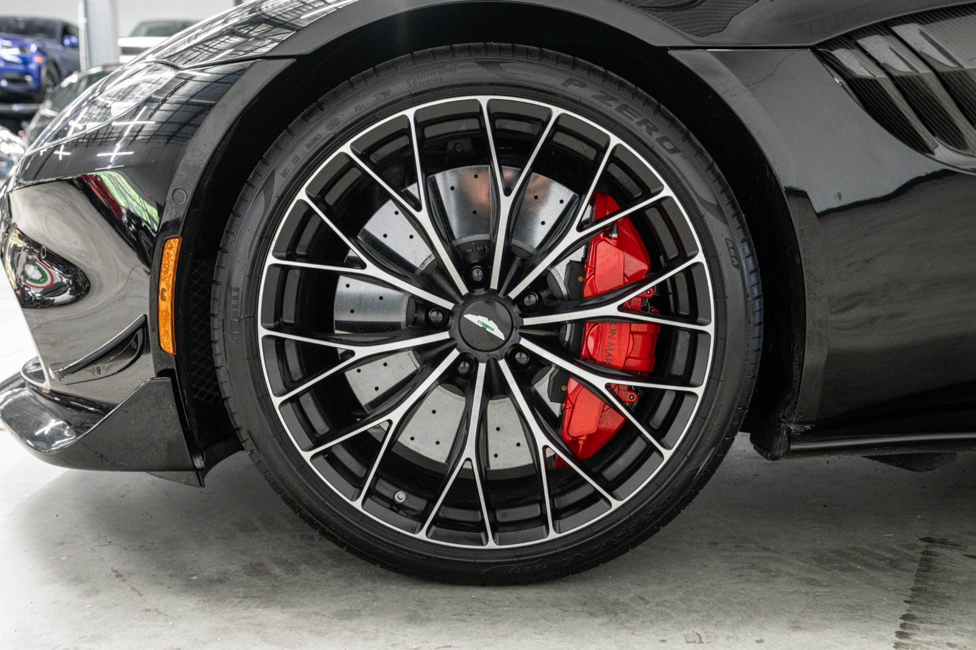 Used 2023 Aston Martin V8 Vantage Coupe RWD image 9