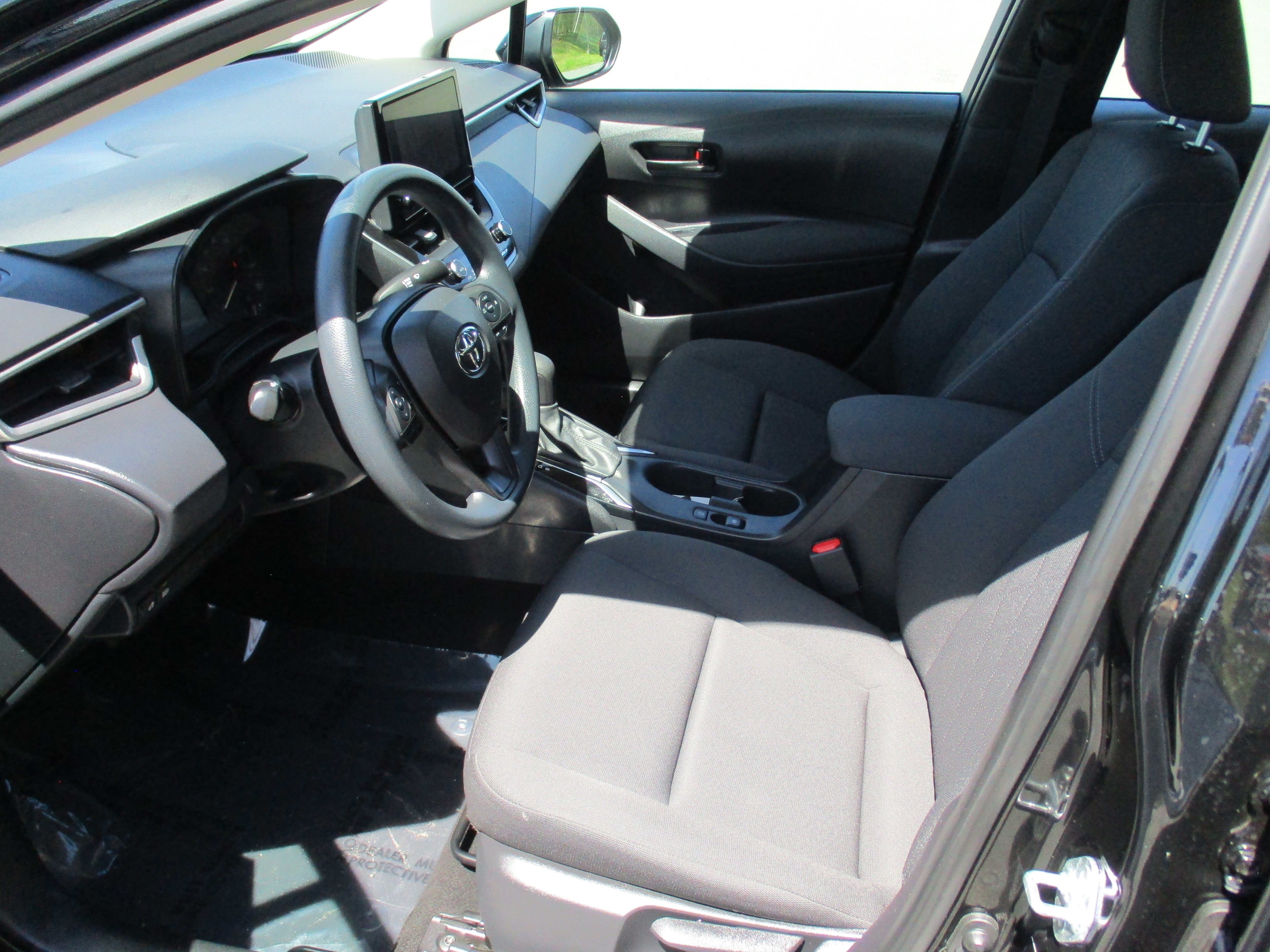 Used 2023 Toyota Corolla LE w/ Carpet Mat Package (TMS) FWD image 11
