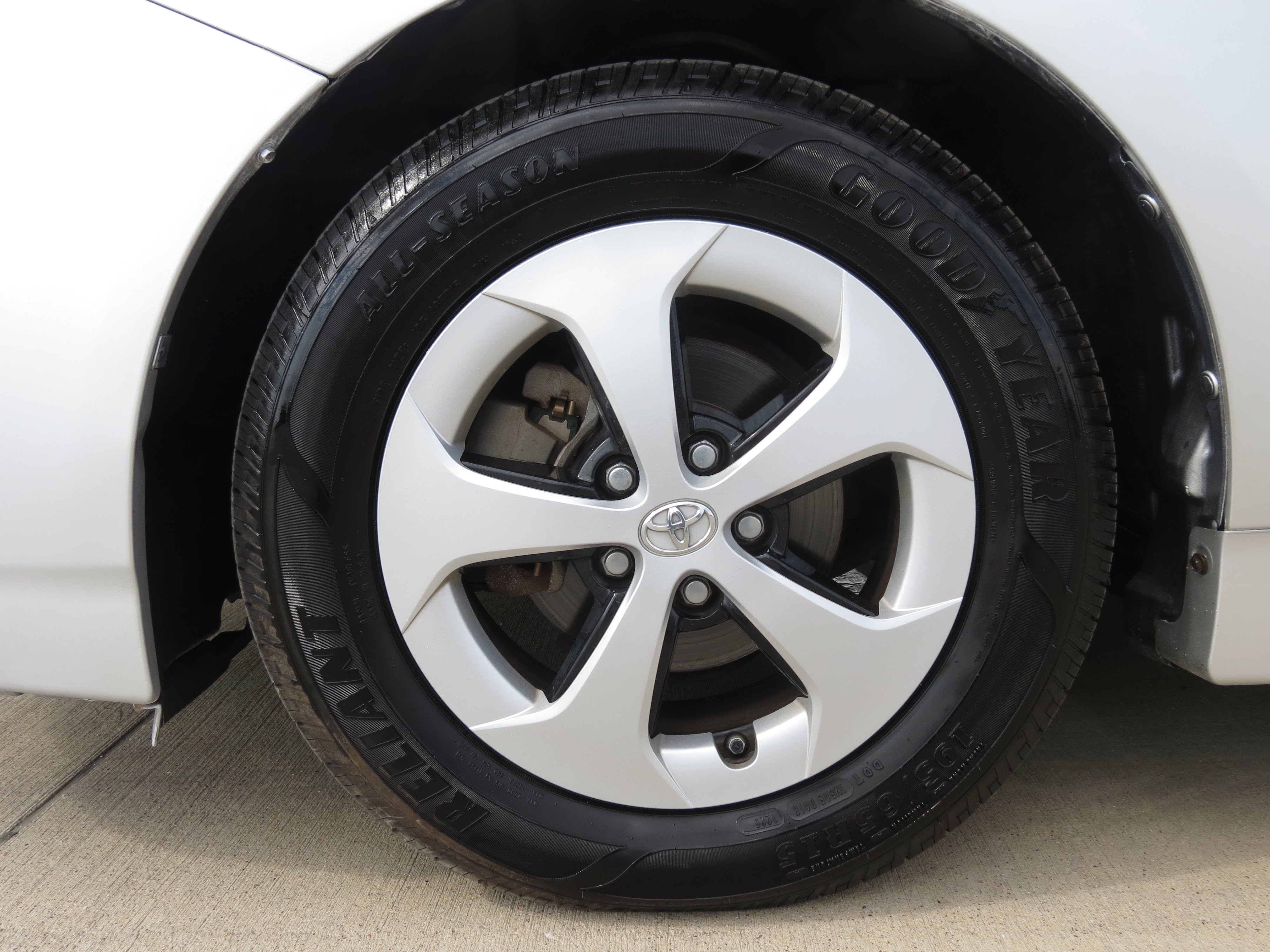 Used 2013 Toyota Prius Two FWD image 9