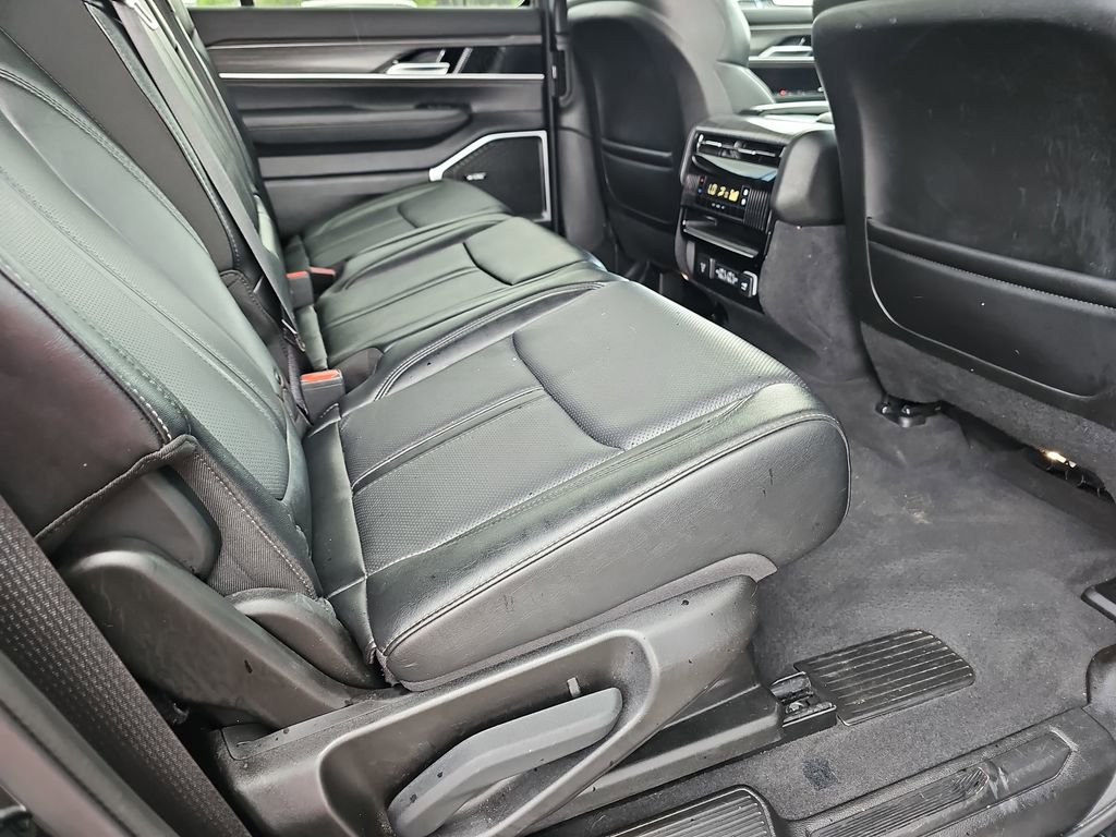 Used 2024 Jeep Wagoneer Series II w/ Flexible Seating Group image 14