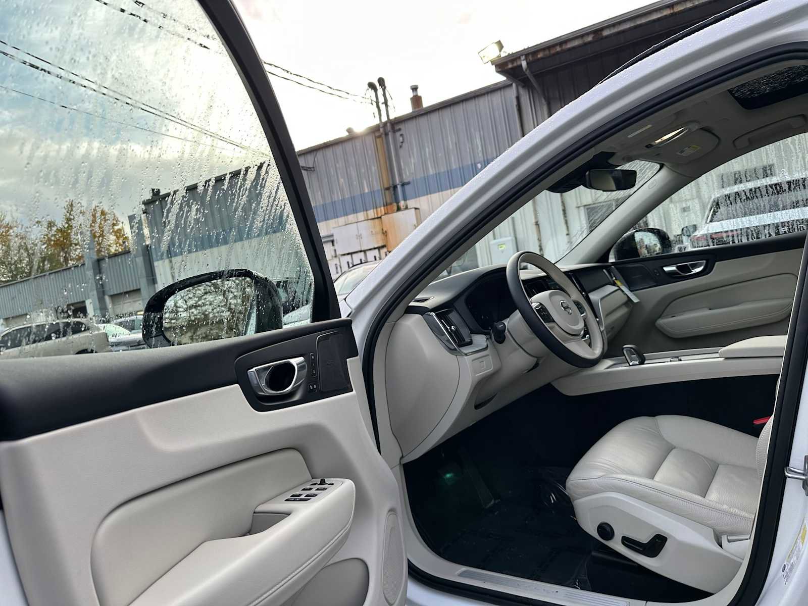 Used 2025 Volvo XC60 B5 Plus w/ Protection Package Premier image 20