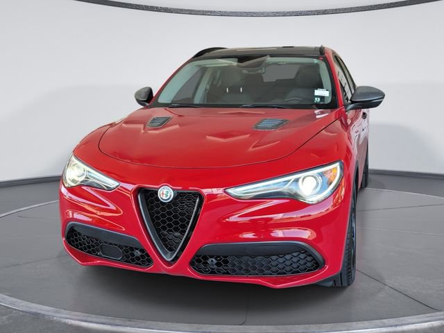 Used 2018 Alfa Romeo Stelvio Sport w/ Quick Order Package 22J Sport AWD/4WD image 3