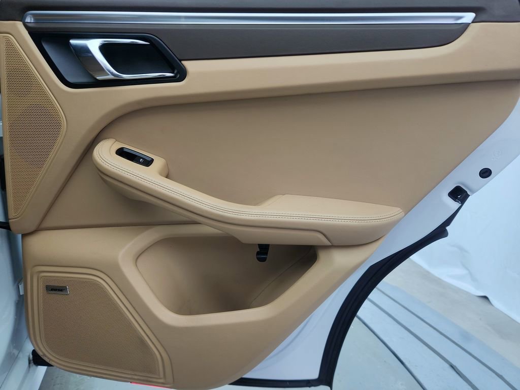 Used 2017 Porsche Macan GTS AWD/4WD image 30