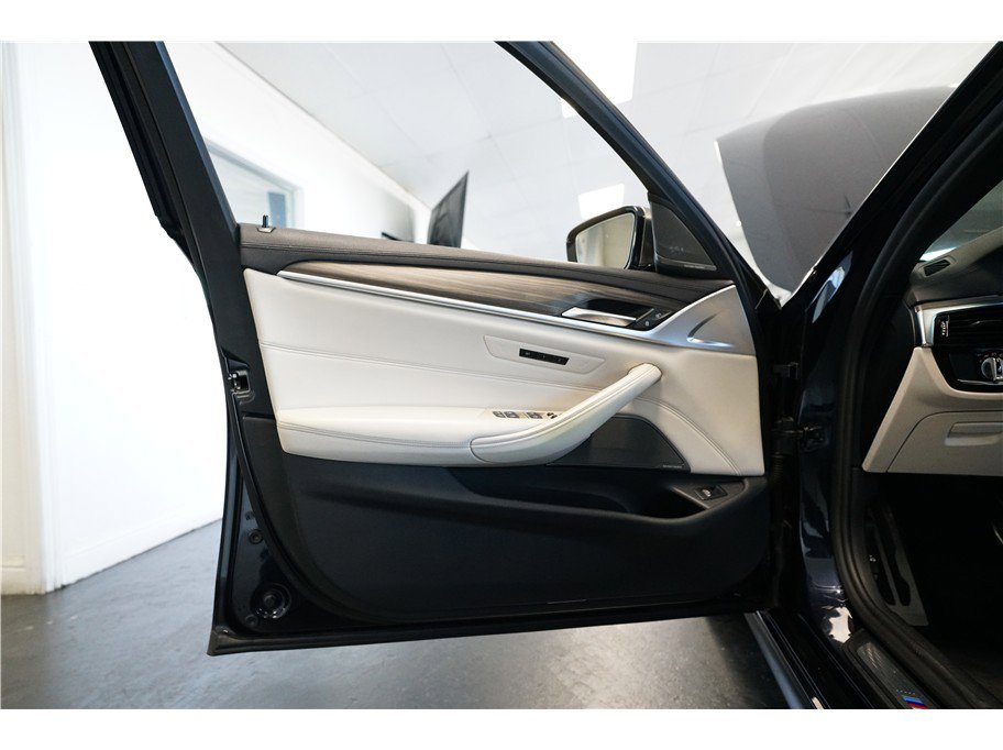 Used 2020 BMW M550i xDrive w/ Executive Package AWD/4WD image 15