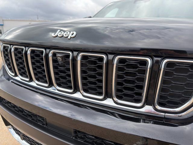 Used 2024 Jeep Grand Cherokee L Limited w/ Luxury Tech Group II AWD/4WD image 6