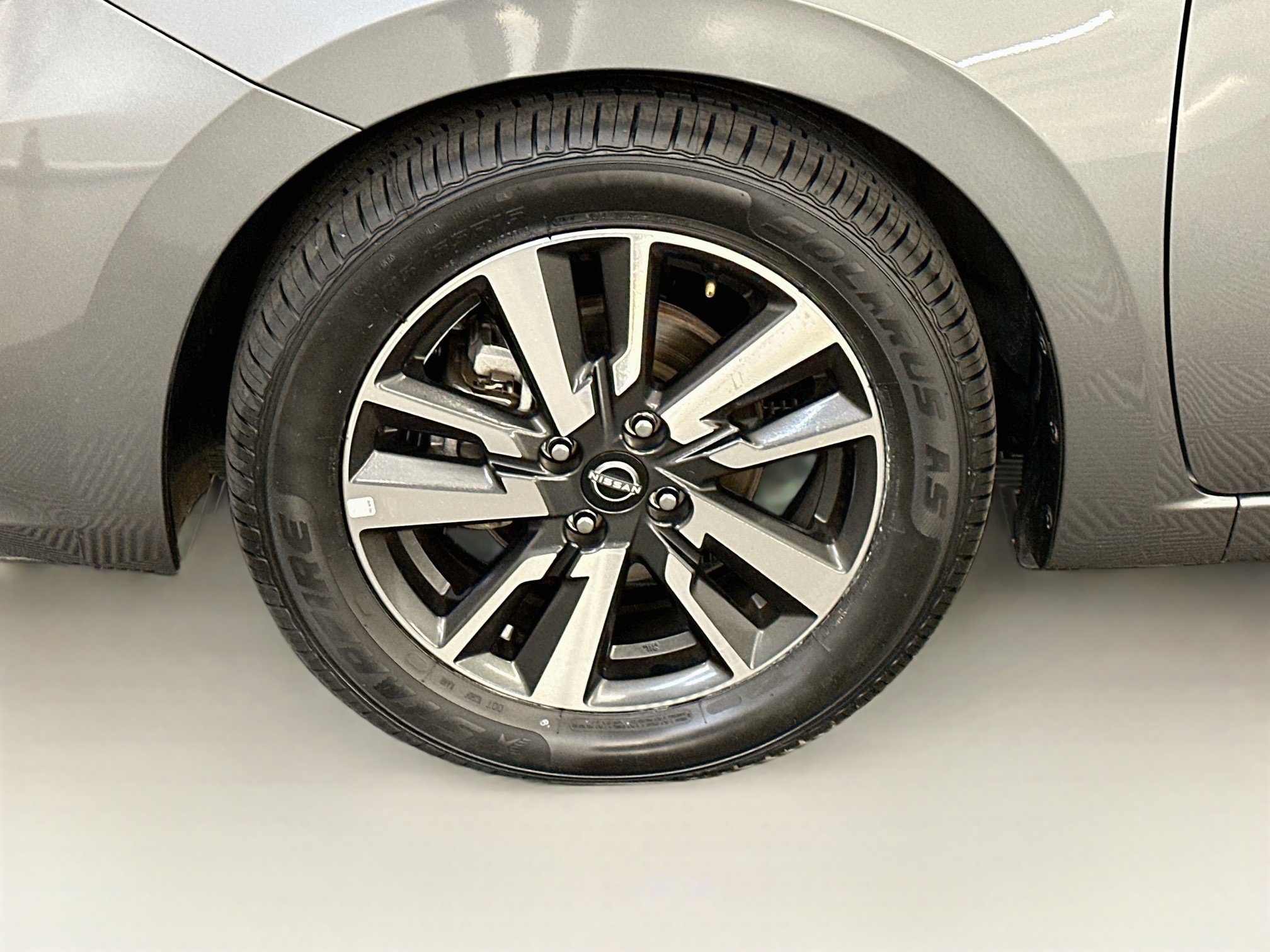 Used 2025 Nissan Versa SV FWD image 33