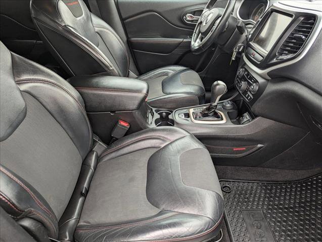 Used 2017 Jeep Cherokee Trailhawk image 20