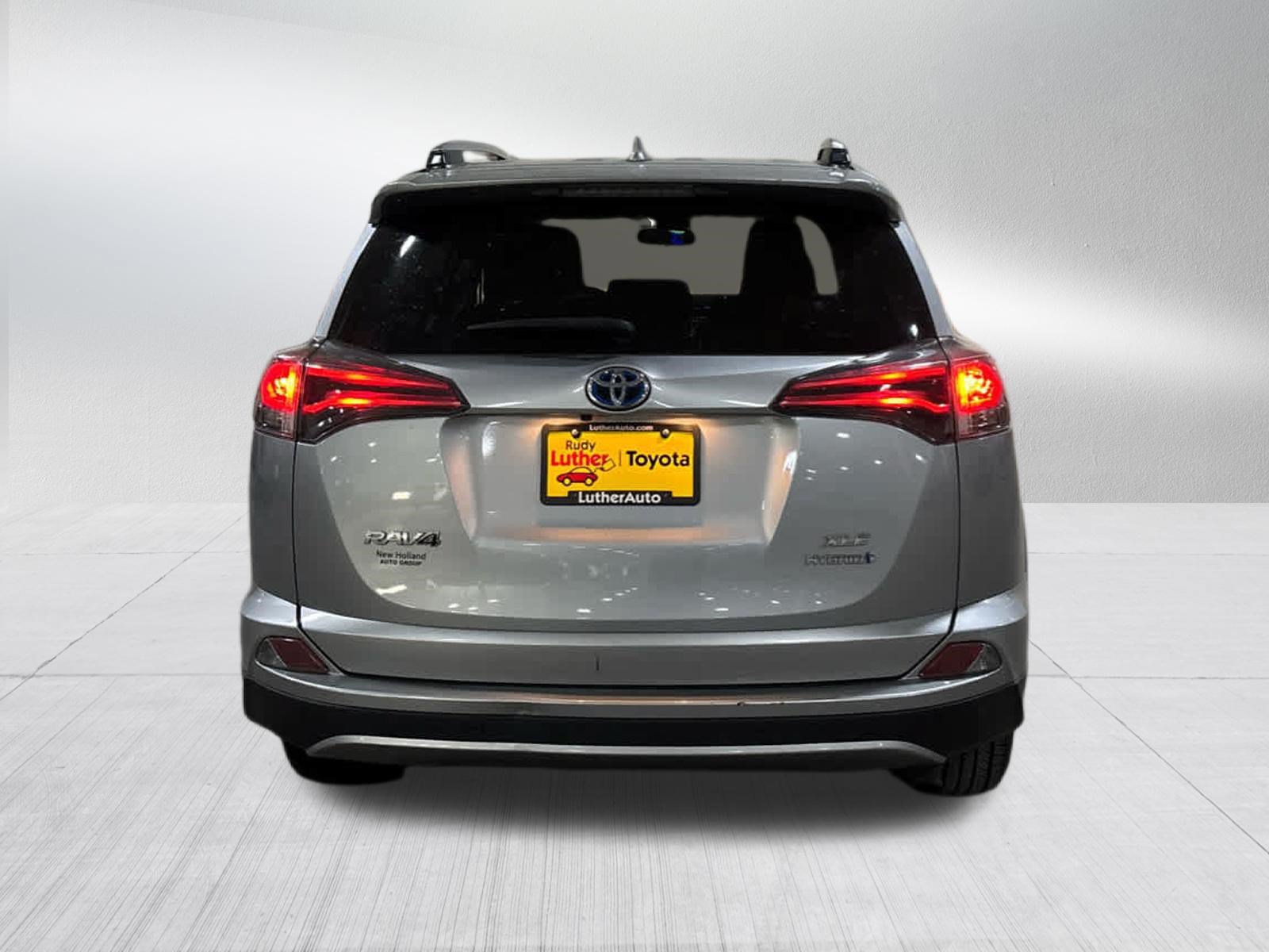 Used 2017 Toyota RAV4 XLE AWD/4WD image 5