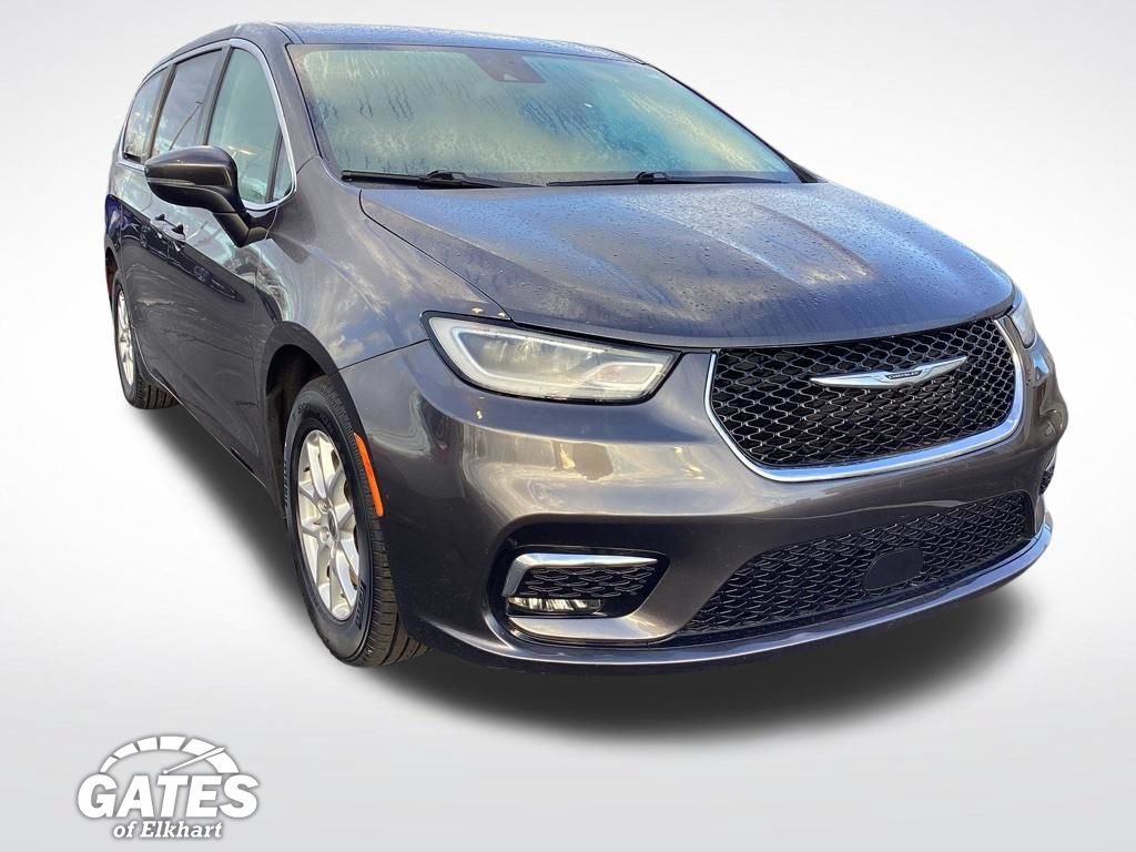 Used 2023 Chrysler Pacifica Touring-L FWD image 1