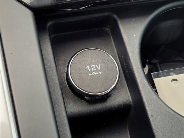 Used 2020 Jaguar XE S RWD image 13