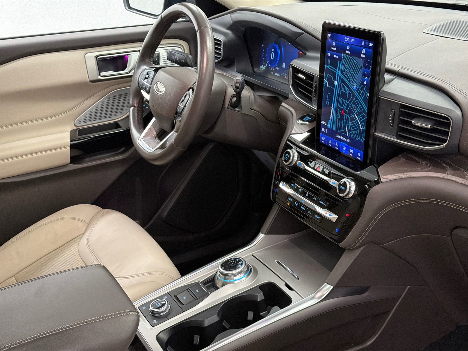 Used 2023 Ford Explorer Platinum w/ Technology Package image 10