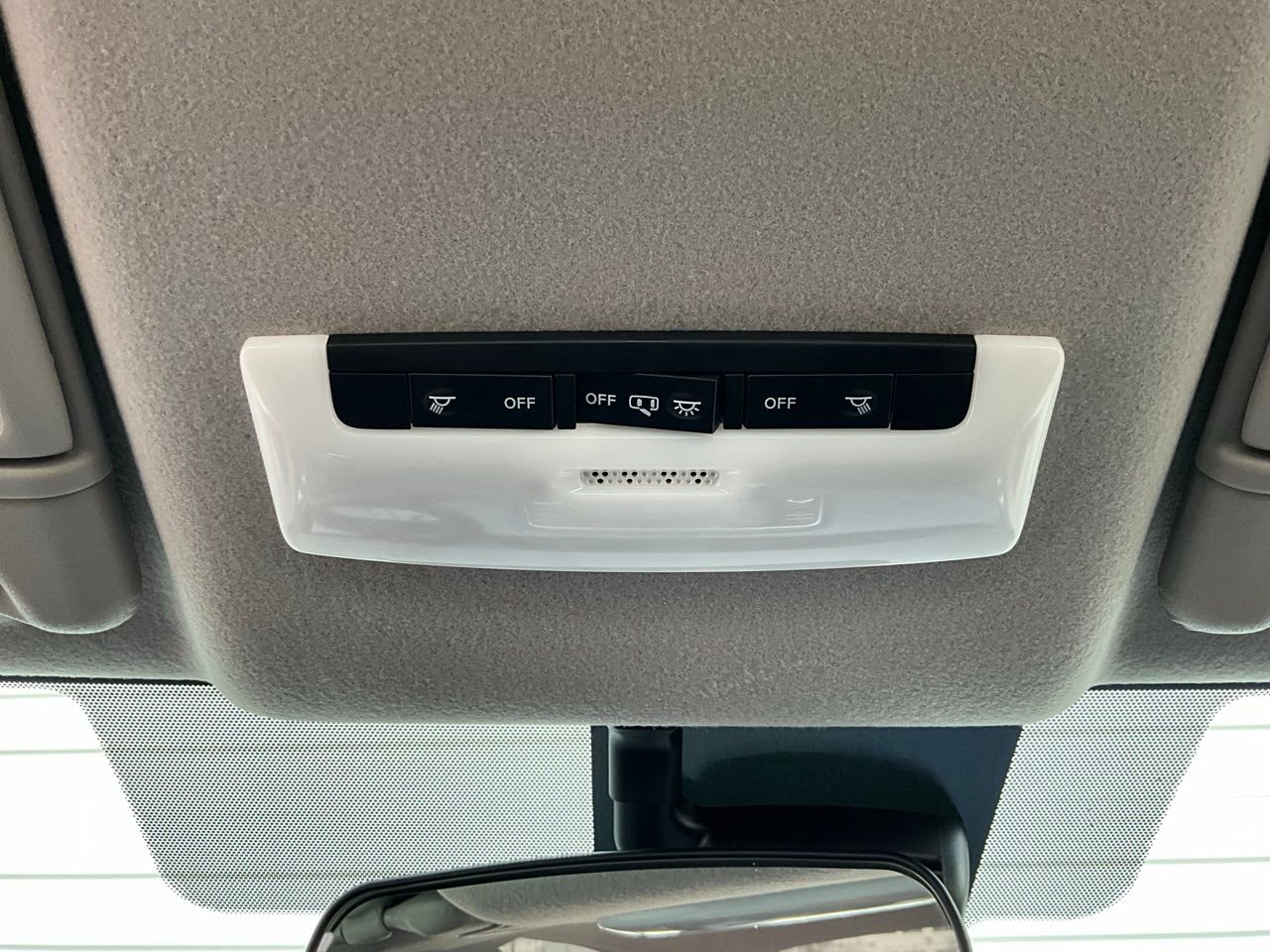 Used 2025 Nissan Versa SV image 16