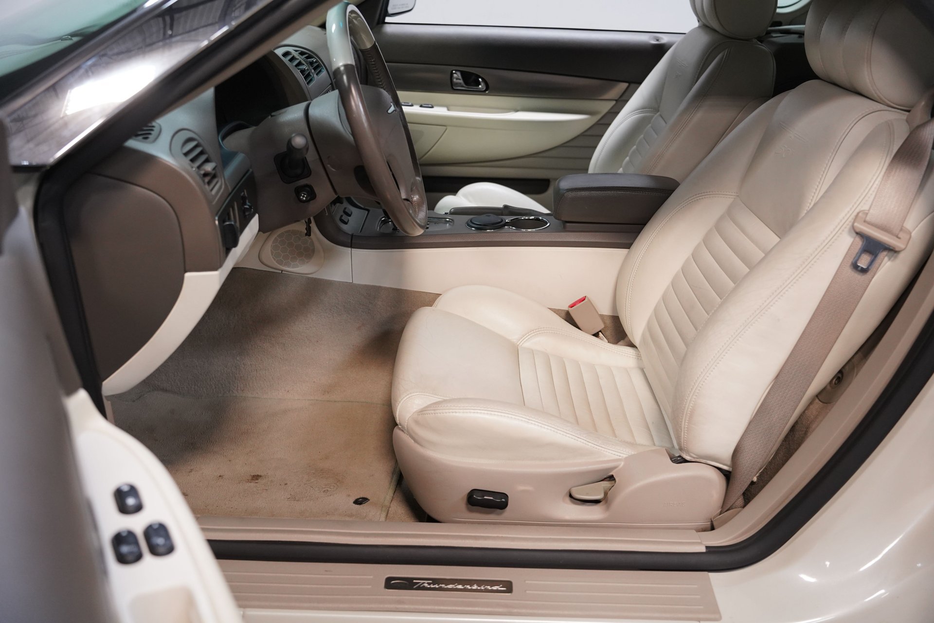 Used 2005 Ford Thunderbird 50th Anniversary RWD image 30