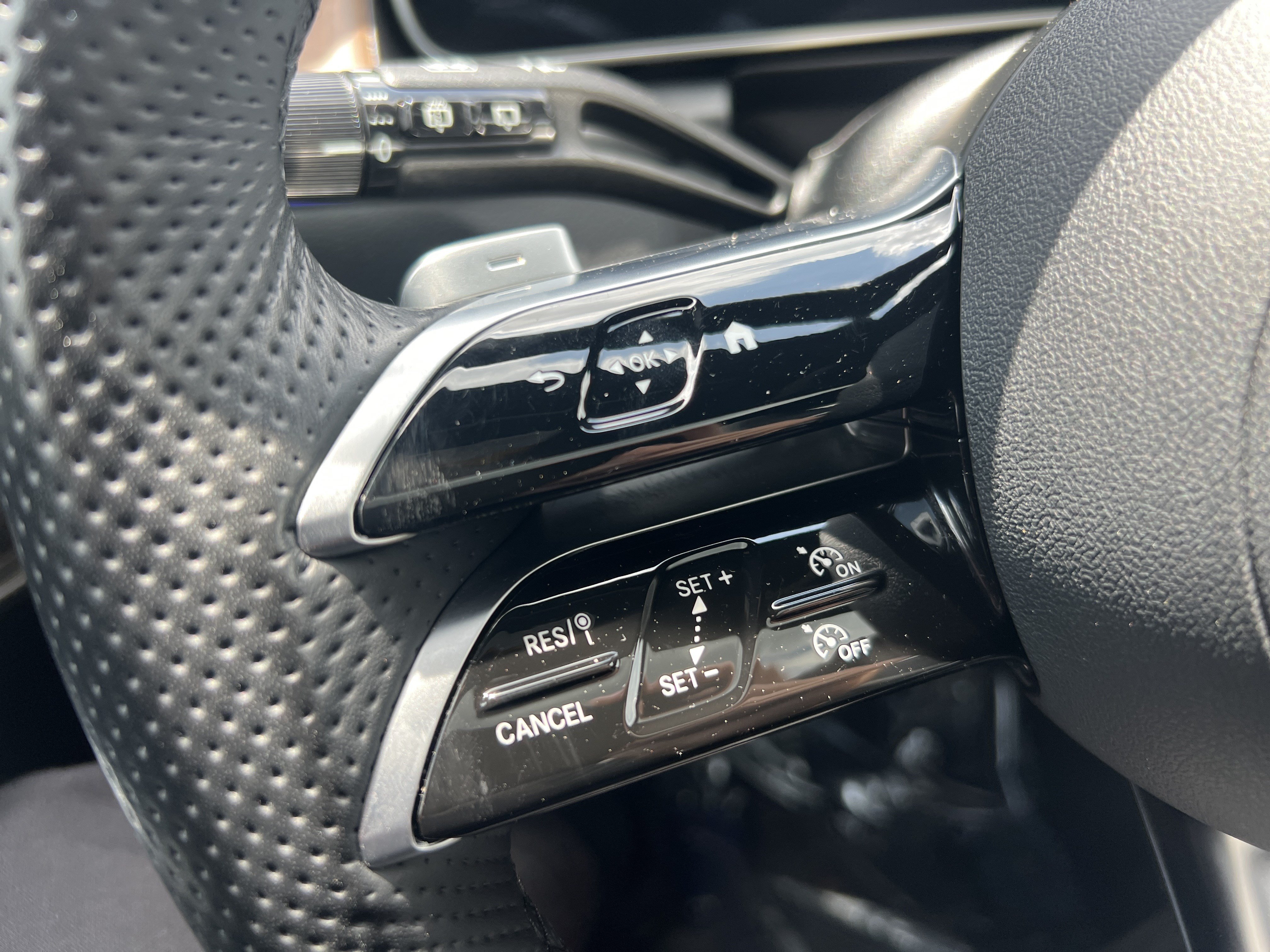 Certified 2025 Mercedes-Benz GLC 300 4MATIC image 37