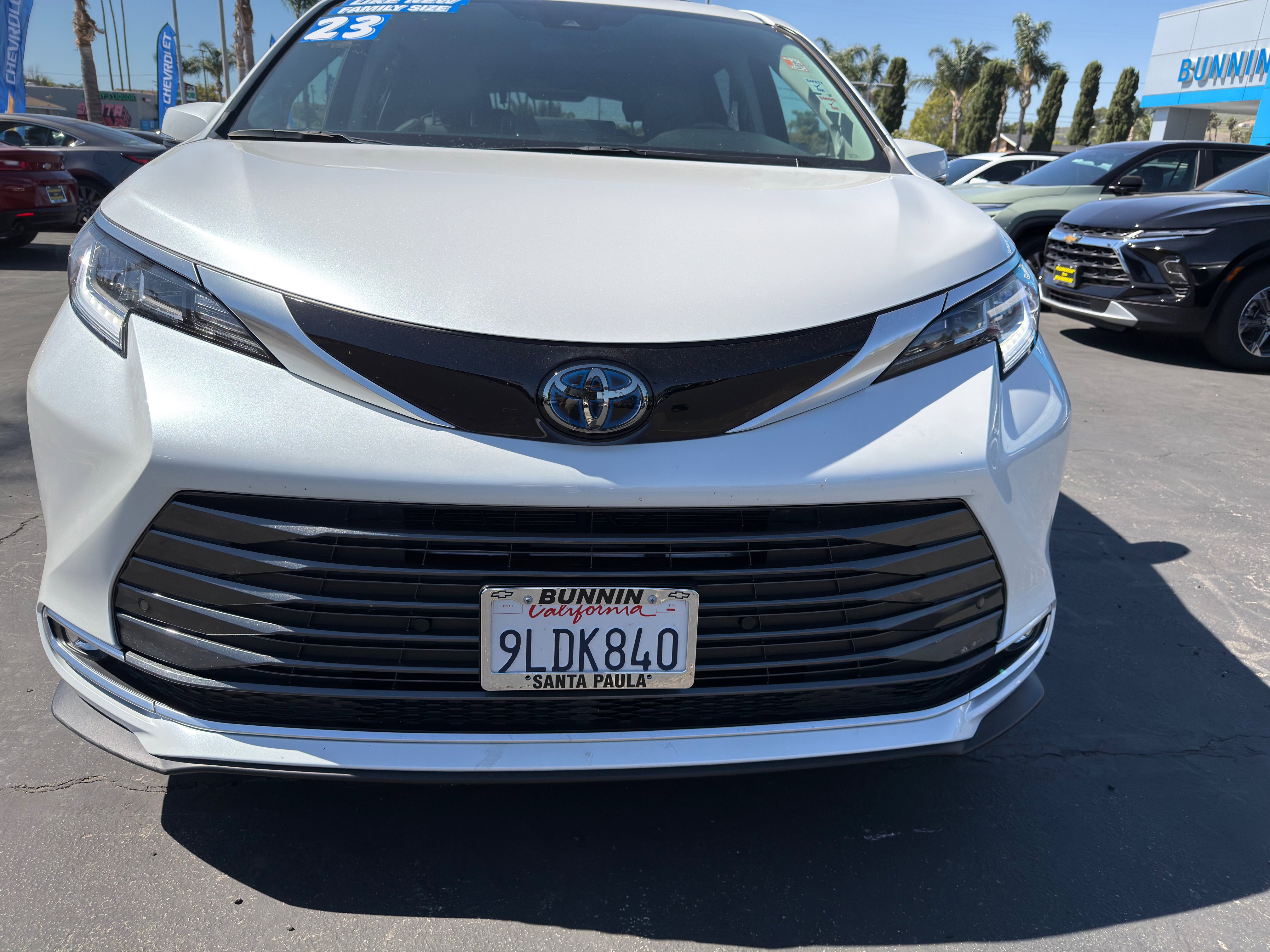 Used 2023 Toyota Sienna Limited image 48