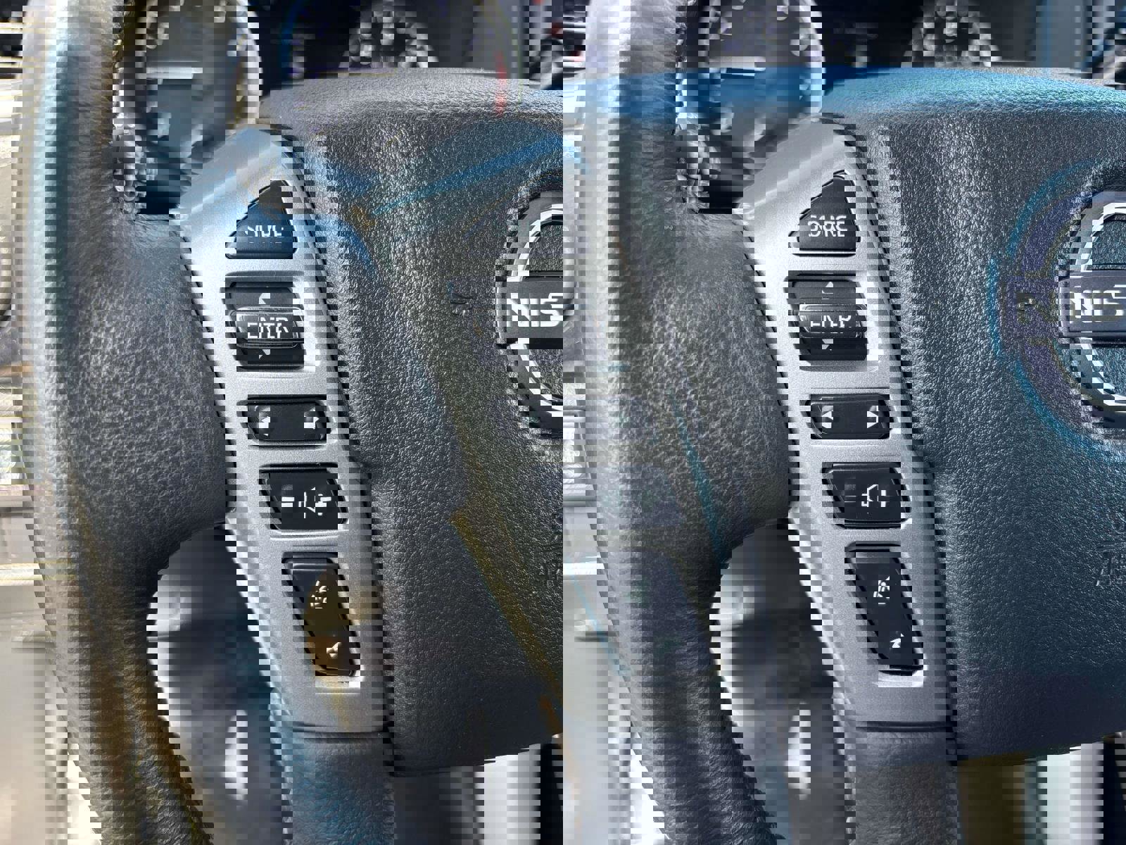 Used 2024 Nissan Titan SV w/ SV Convenience Package image 16