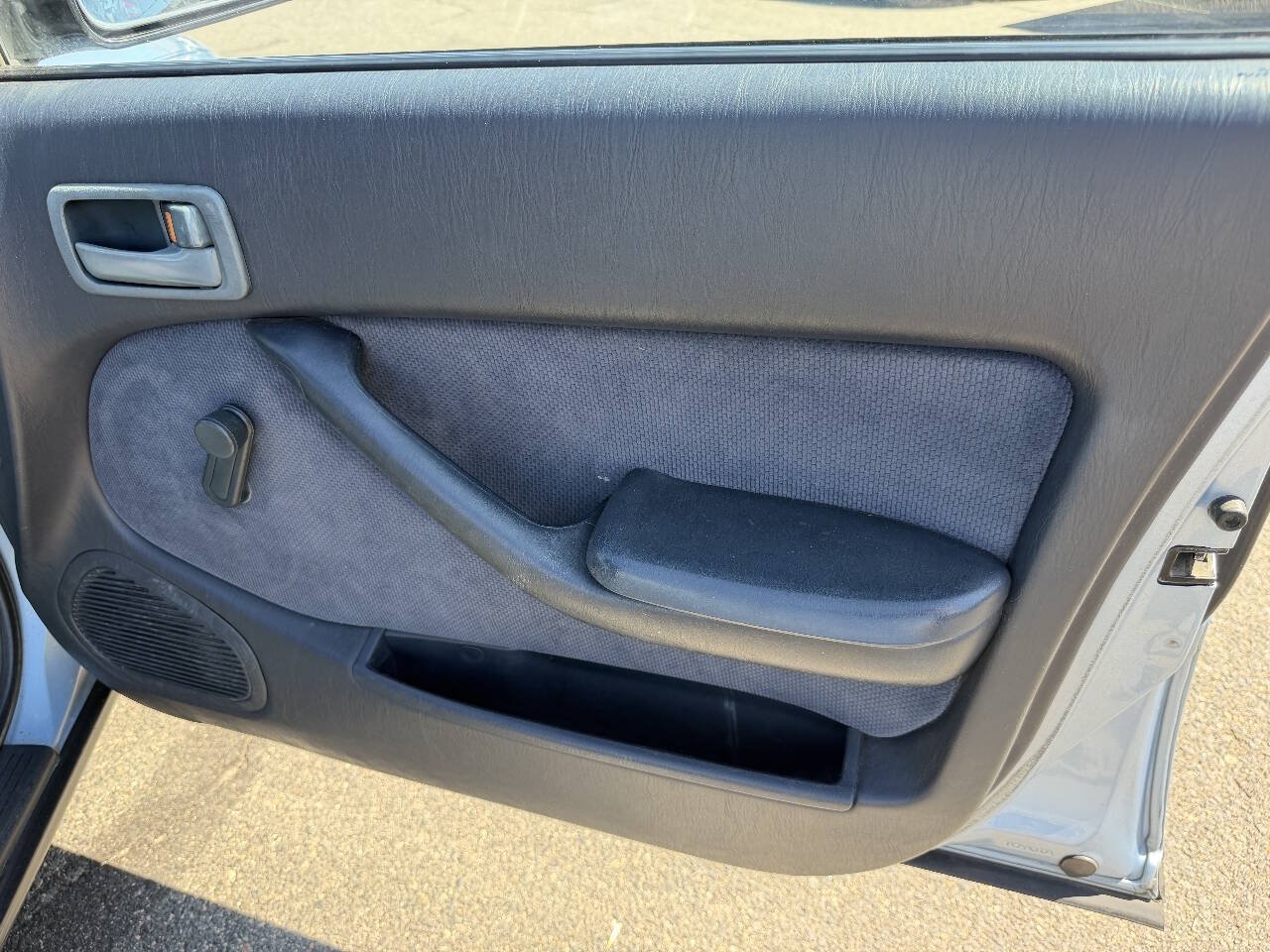 Used 1992 Toyota Camry Deluxe FWD image 33