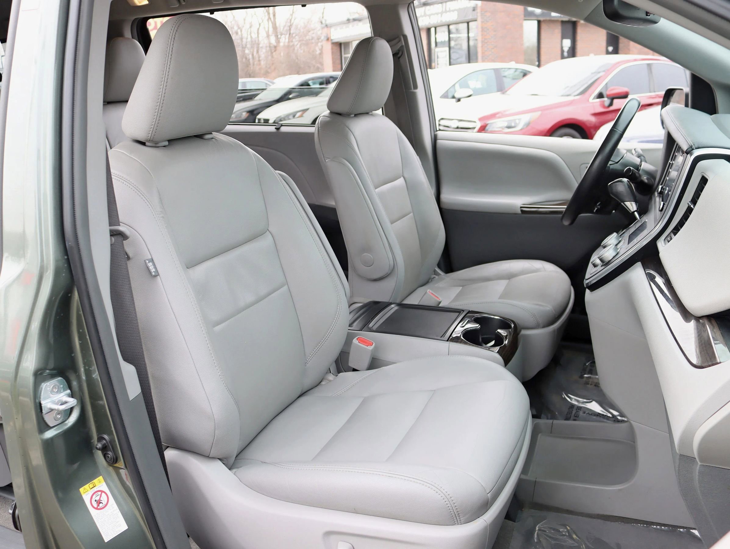 Used 2018 Toyota Sienna XLE w/ XLE Navigation Package FWD image 27