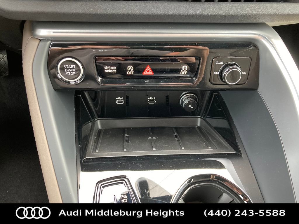 Used 2025 Audi Q5 Premium w/ Convenience Package image 39