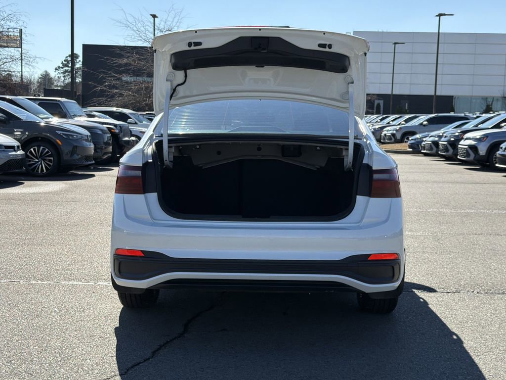 Used 2025 Volkswagen Jetta SE image 15