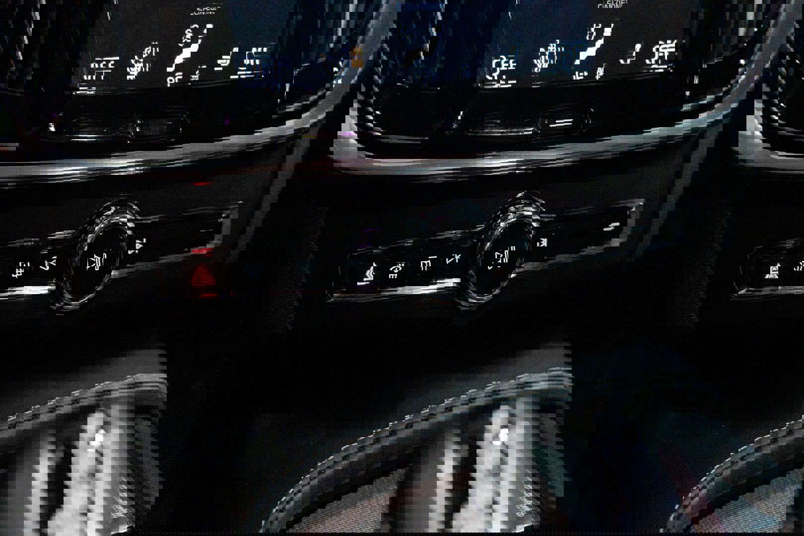 Used 2019 Volvo V90 T5 R-Design w/ Protection Package Premier image 50