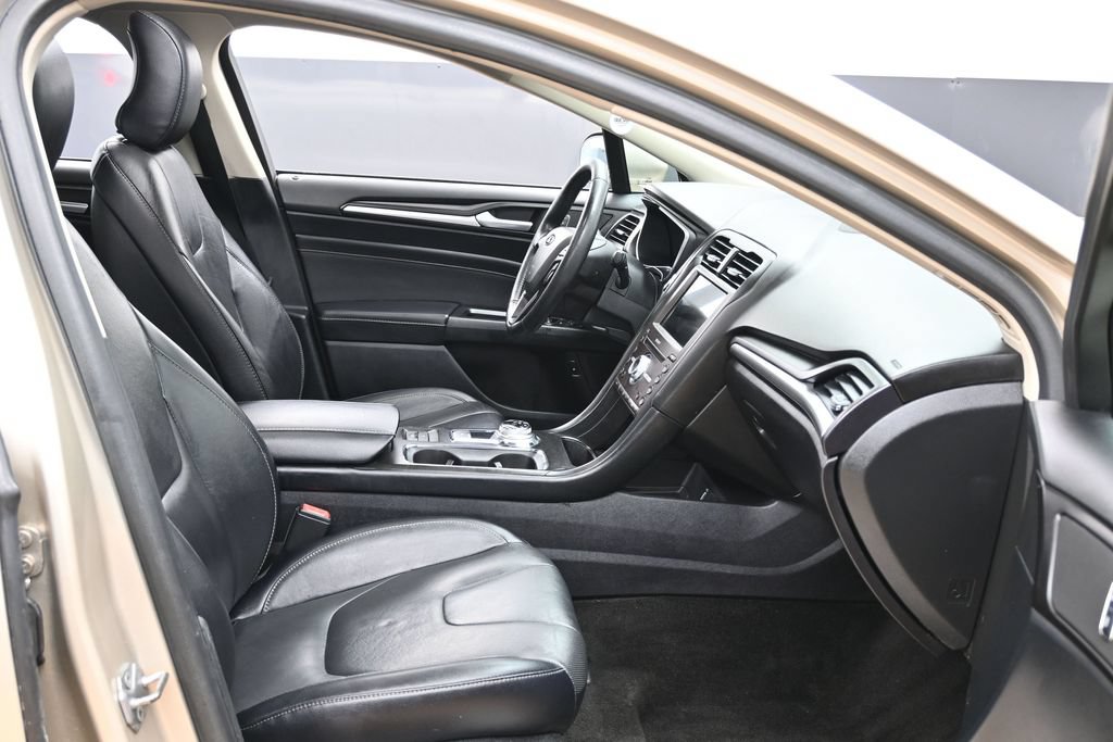 Used 2018 Ford Fusion Energi Titanium FWD image 31