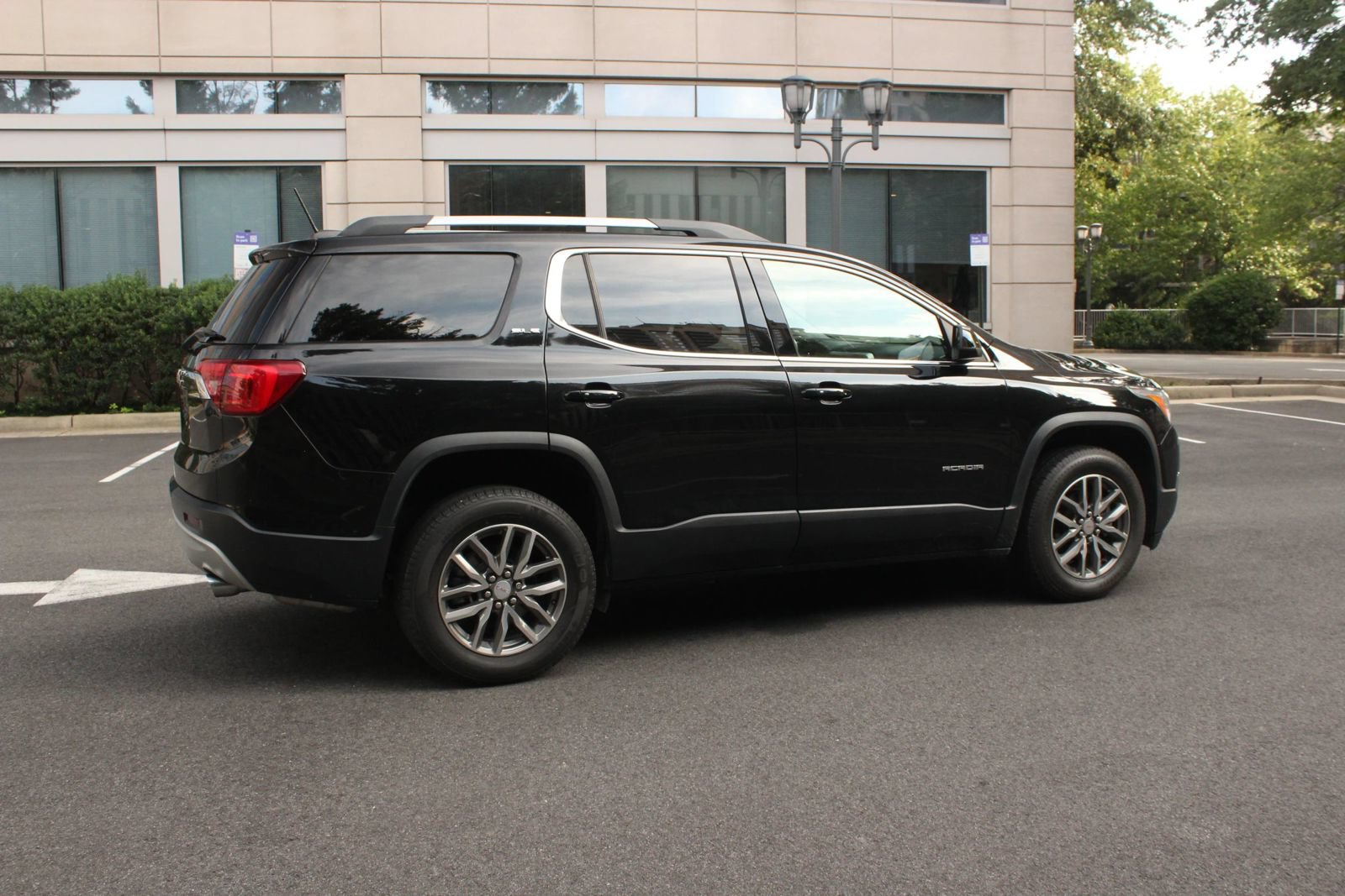 Used 2019 GMC Acadia SLE w/ LPO, Floor Liner Package FWD image 7