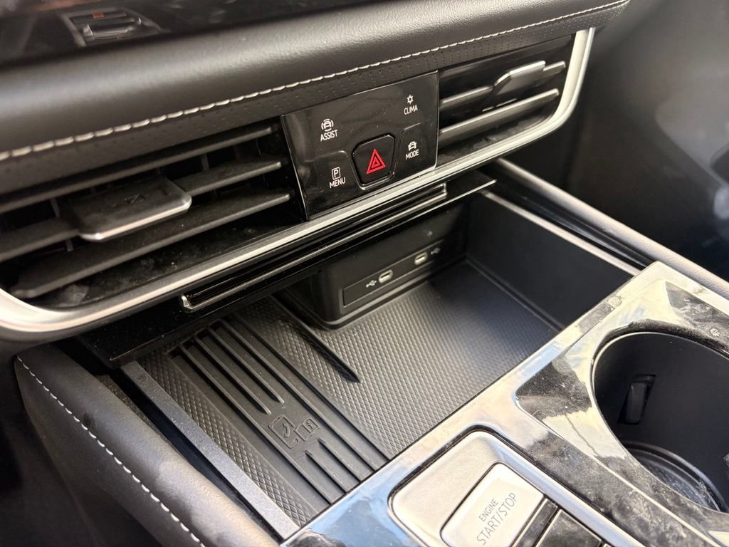Used 2025 Volkswagen Atlas SE FWD image 18