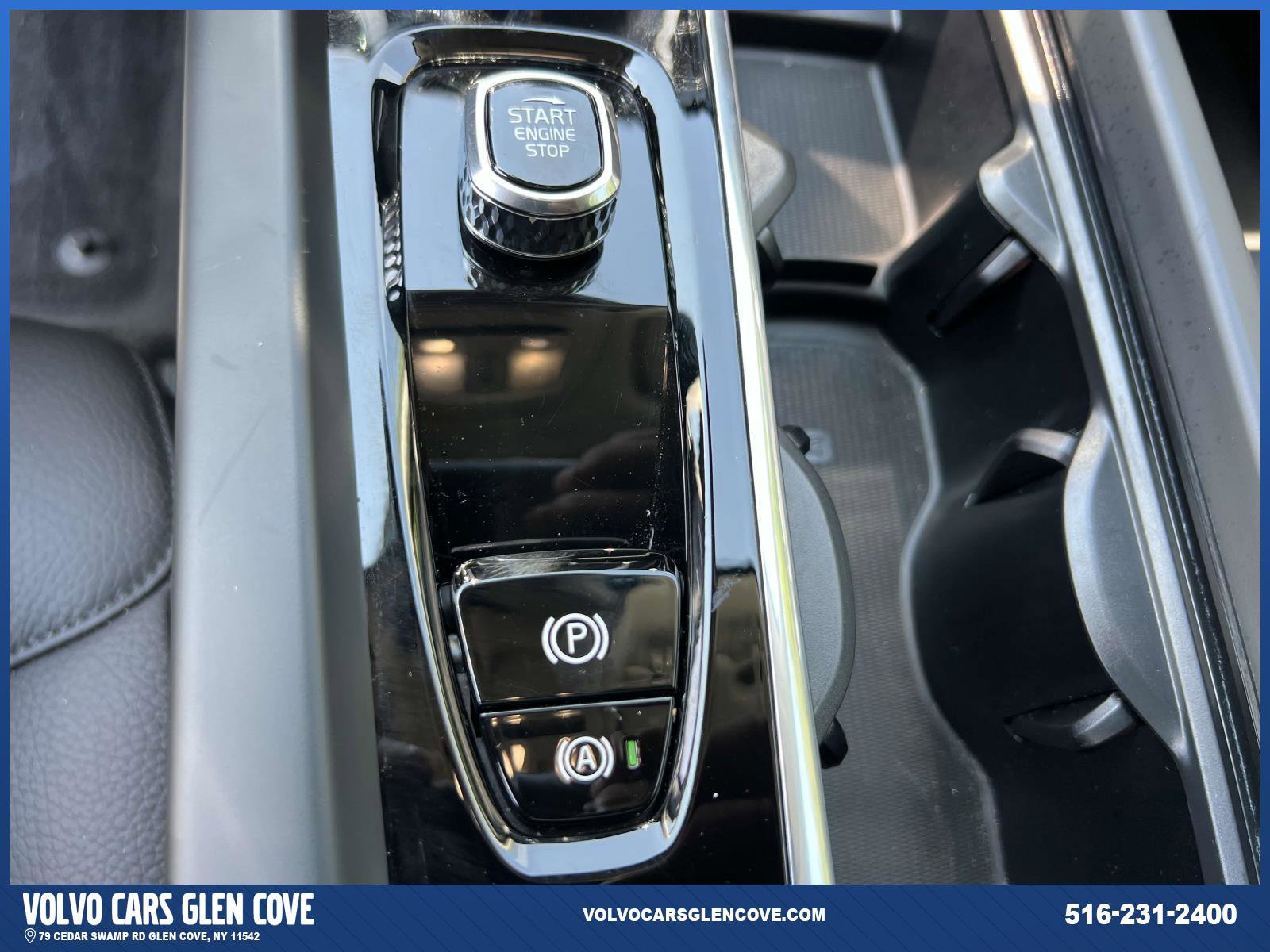 Certified 2025 Volvo XC60 T8 Plus w/ Protection Package Premier image 31