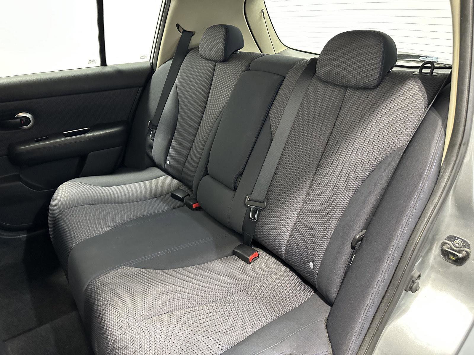 Used 2009 Nissan Versa Hatchback w/ Convenience Pkg FWD image 25