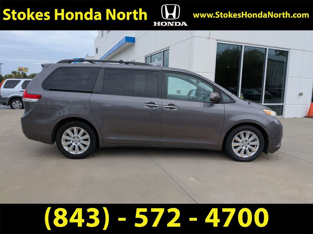 Used 2013 Toyota Sienna XLE w/ Entertainment Pkg AWD/4WD image 13