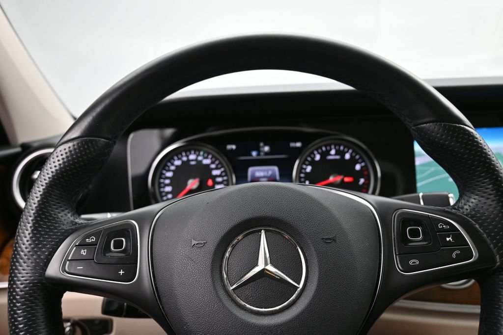 Used 2018 Mercedes-Benz E 300 4MATIC image 12