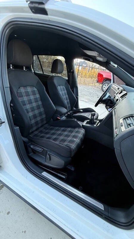 Used 2015 Volkswagen GTI S FWD image 16