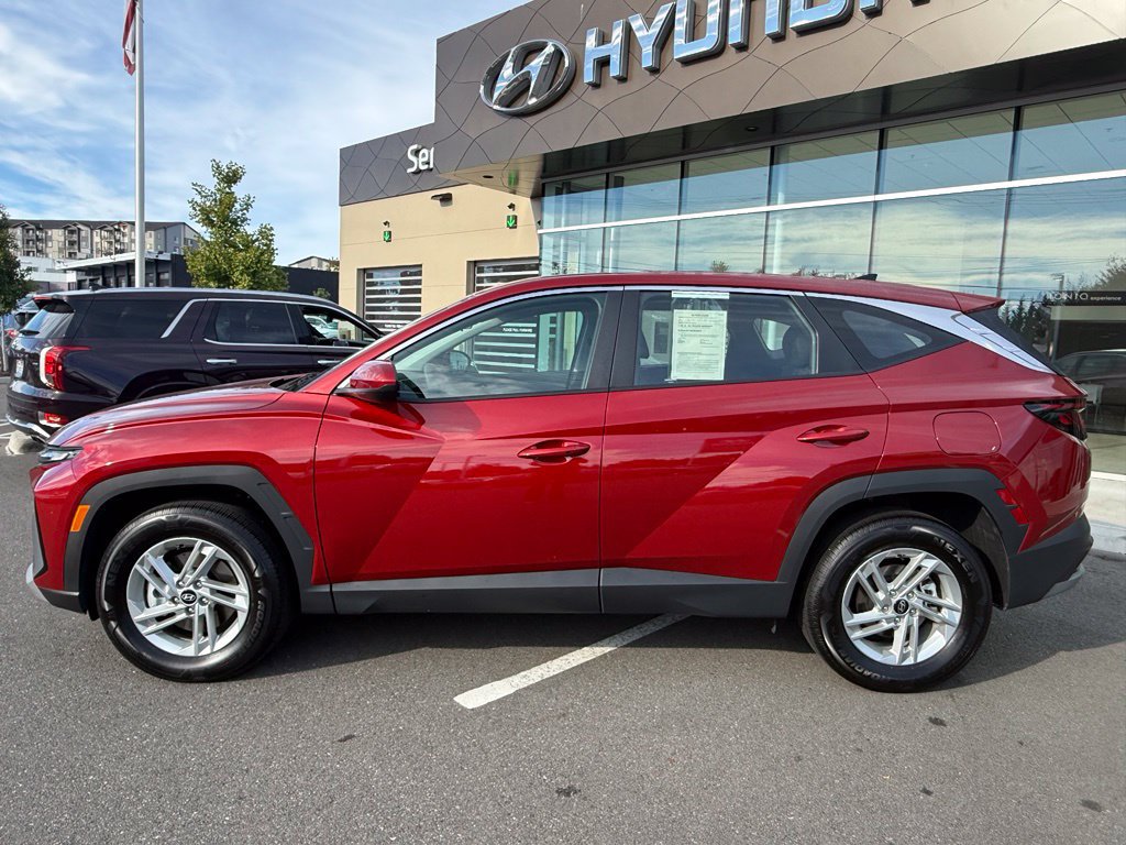 Certified 2025 Hyundai Tucson SE AWD/4WD image 2