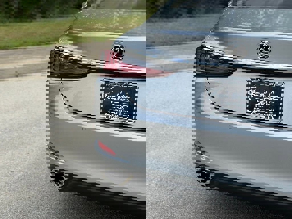 Certified 2022 Lexus ES 350 w/ Premium Package image 14